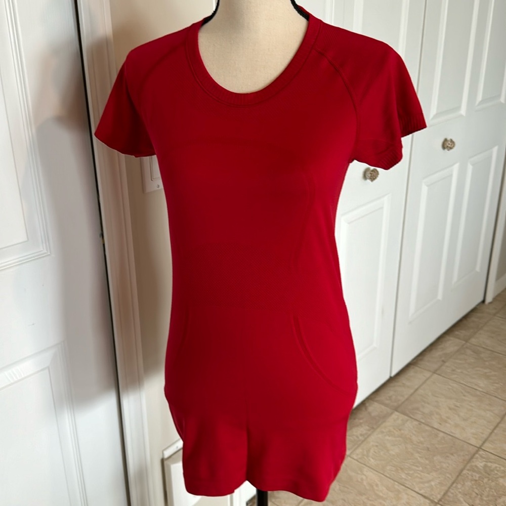 LULULEMON WOMEN TOP